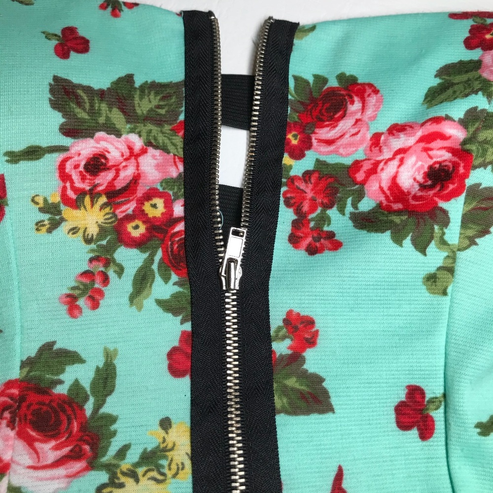 Topia Floral Design Ruffle Strapless Top - Picture 3 of 7